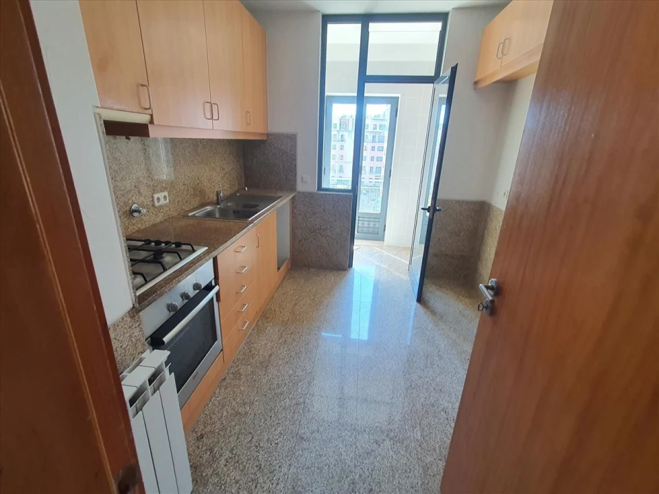 Apartamento T4 para Venda em Oliveira do Douro Foto 7