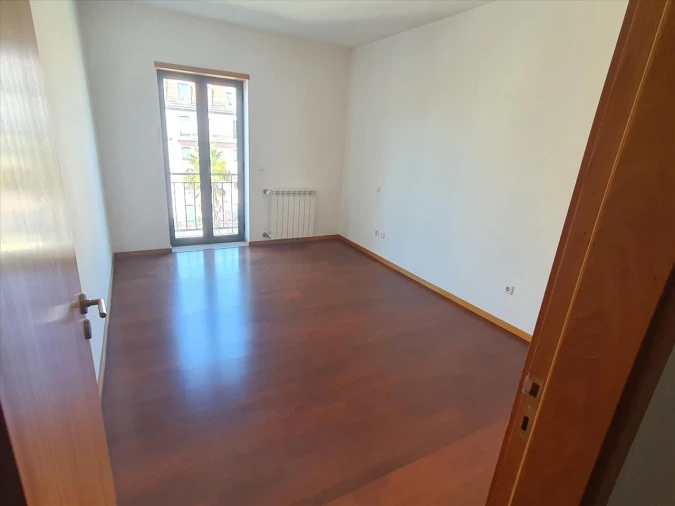 Apartamento T4 para Venda em Oliveira do Douro Foto 10