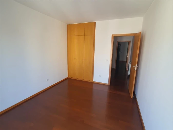 Apartamento T4 para Venda em Oliveira do Douro Foto 11