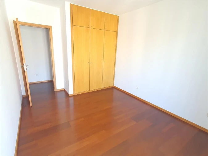 Apartamento T4 para Venda em Oliveira do Douro Foto 15