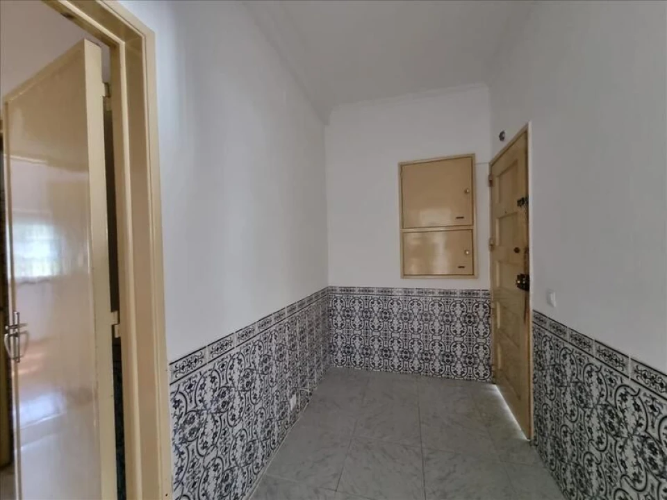 Apartamento T2 para Venda em Porto Salvo Foto 4