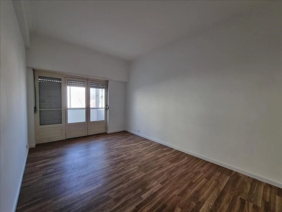 Apartamento T2 para Venda em Porto Salvo Foto 6
