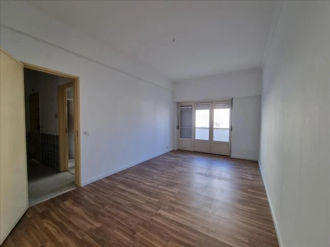 Apartamento T2 para Venda em Porto Salvo Foto 4