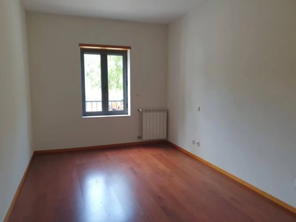 Apartamento T3 para Venda em Oliveira do Douro Foto 8