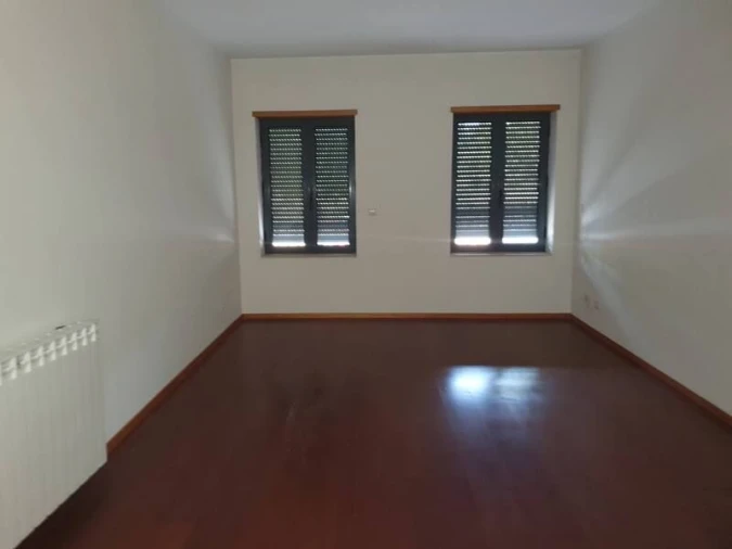 Apartamento T3 para Venda em Oliveira do Douro Foto 4