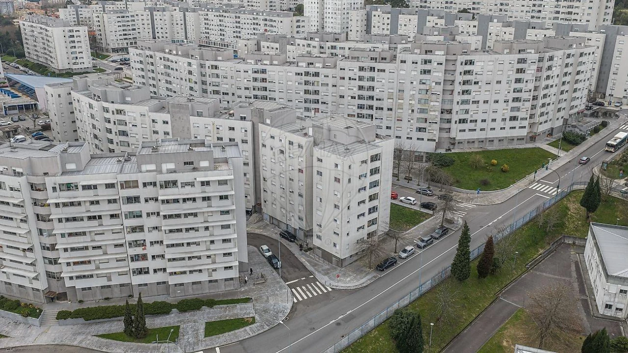 Apartamento T2 para Venda em Vilar de Andorinho Foto 13