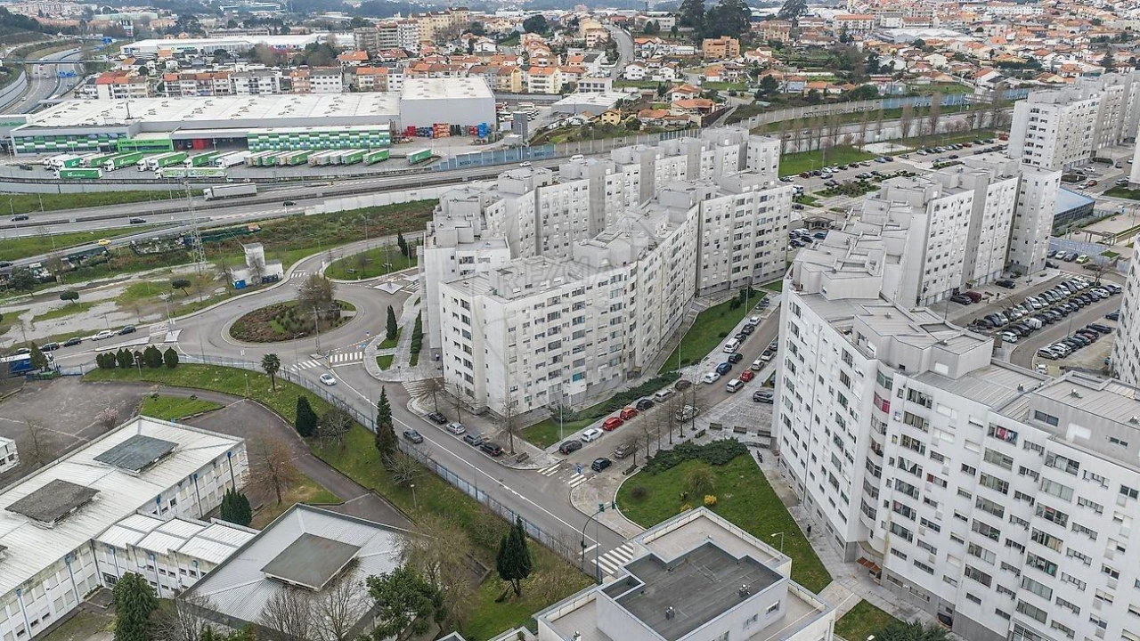 Apartamento T2 para Venda em Vilar de Andorinho Foto 16