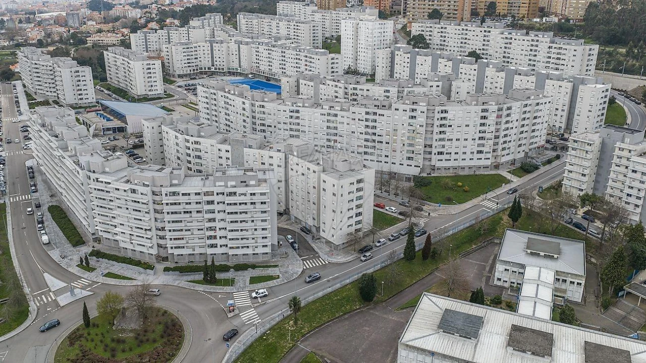 Apartamento T2 para Venda em Vilar de Andorinho Foto 17