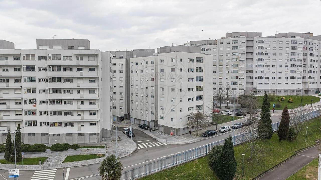 Apartamento T2 para Venda em Vilar de Andorinho Foto 18