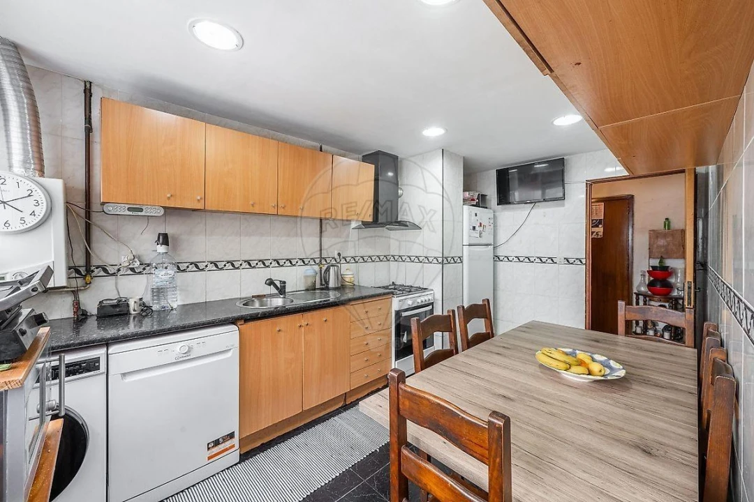 Apartamento T2 para Venda em Vilar de Andorinho Foto 2