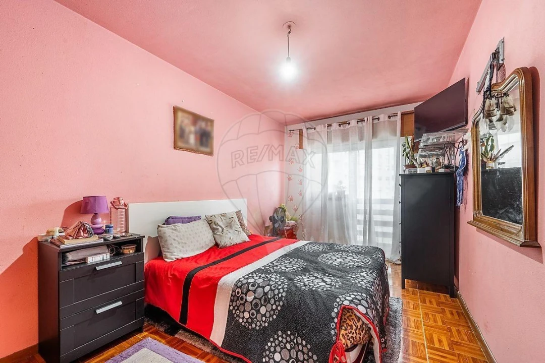 Apartamento T2 para Venda em Vilar de Andorinho Foto 6