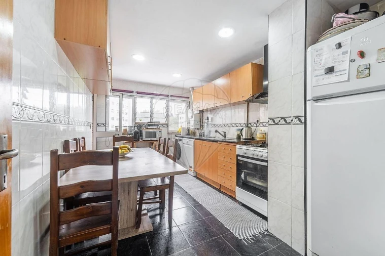 Apartamento T2 para Venda em Vilar de Andorinho Foto 1