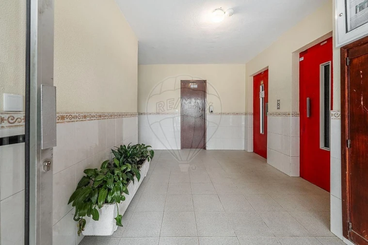 Apartamento T2 para Venda em Vilar de Andorinho Foto 11