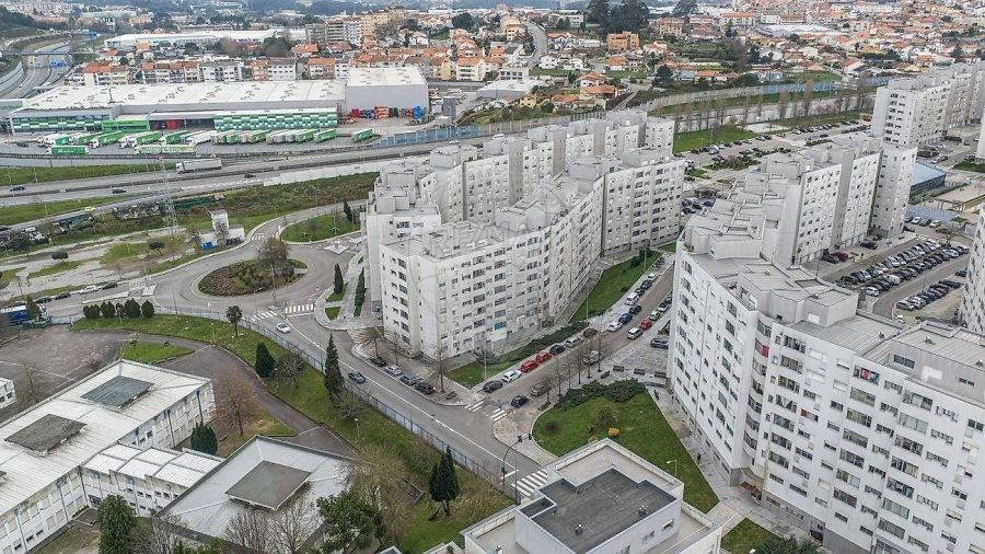 Apartamento T2 para Venda em Vilar de Andorinho Foto 16