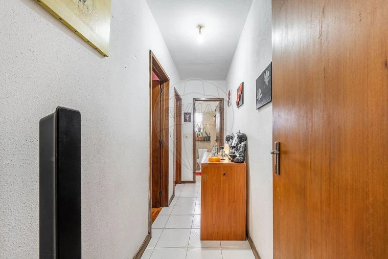 Apartamento T2 para Venda em Vilar de Andorinho Foto 9