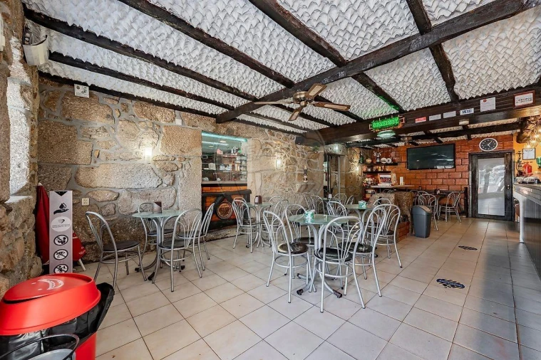 Moradia T4 para Venda em Águas Santas e Moure Foto 23