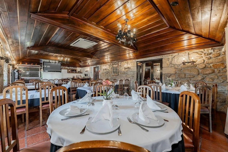 Moradia T4 para Venda em Águas Santas e Moure Foto 27