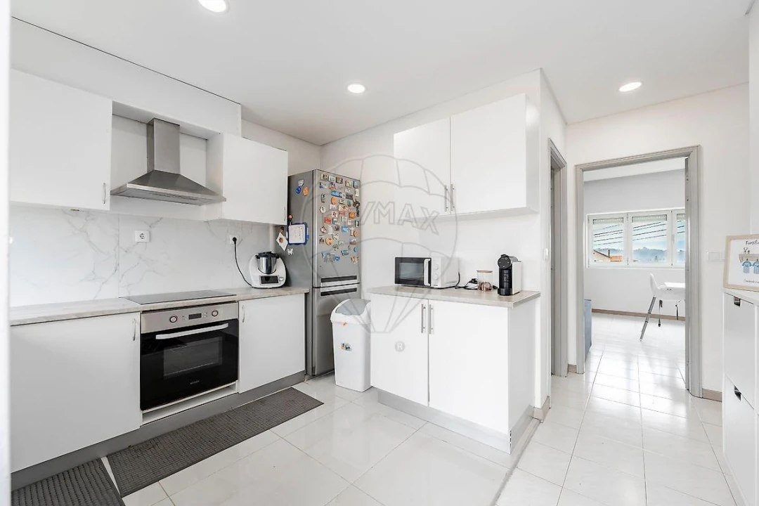 Apartamento T3 para Venda em Forjães Foto 4