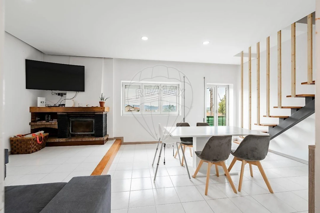 Apartamento T3 para Venda em Forjães Foto 2