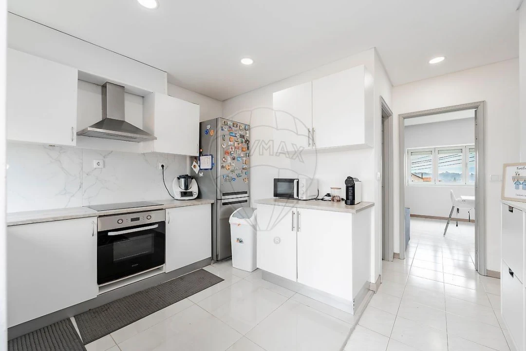Apartamento T3 para Venda em Forjães Foto 4