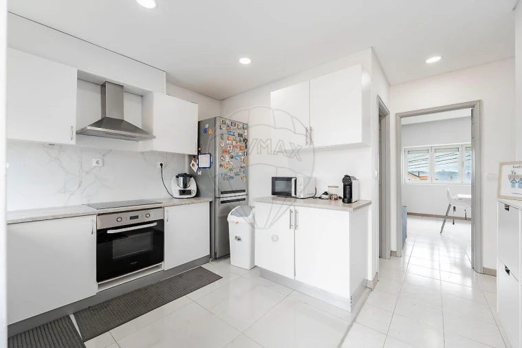 Apartamento T3 para Venda em Forjães Foto 4