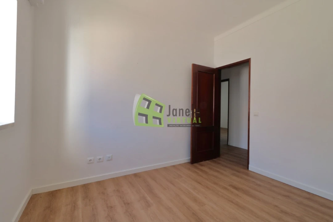 Moradia T4 para Venda em Quinta do Anjo Foto 18