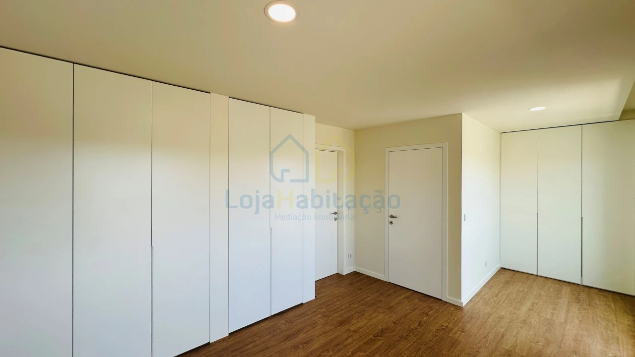 Apartamento T3 para Venda em Vila Nova de Famalicão e Calendário Foto 13