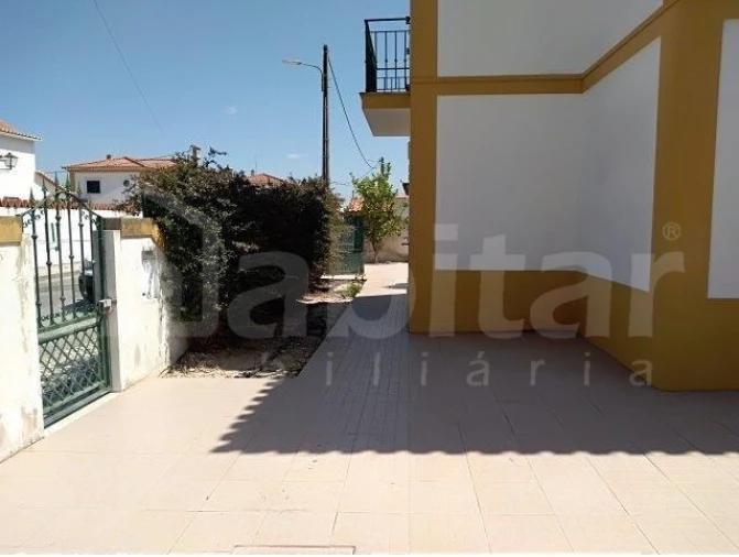 Moradia T3 para Venda em Benavente Foto 4