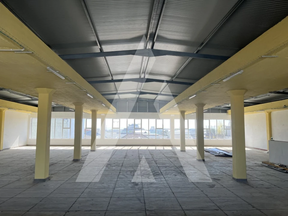 Armazém para Venda em Sacavém e Prior Velho Foto 3