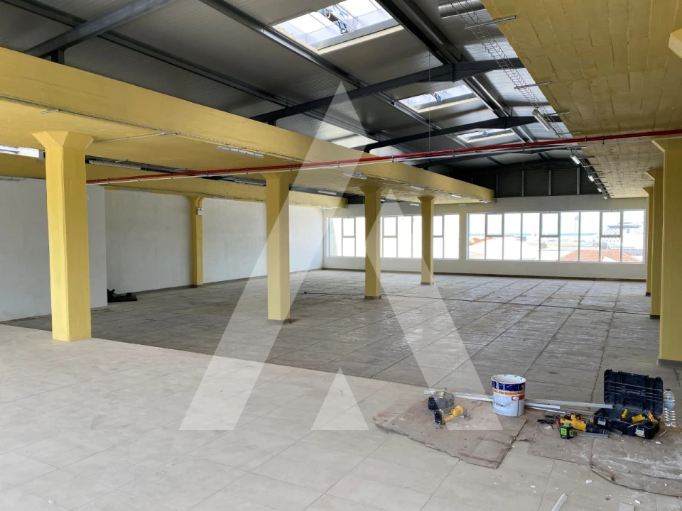 Armazém para Venda em Sacavém e Prior Velho Foto 27