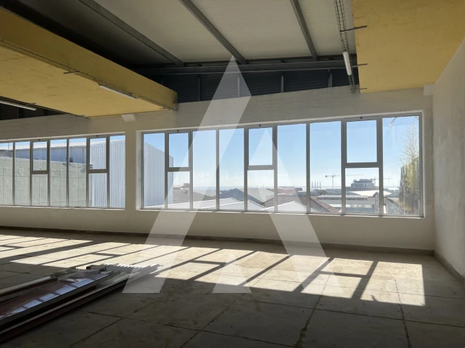 Armazém para Venda em Sacavém e Prior Velho Foto 2