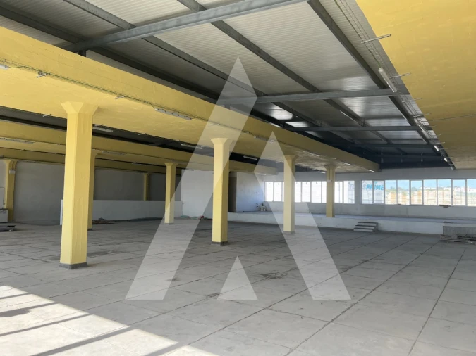 Armazém para Venda em Sacavém e Prior Velho Foto 3