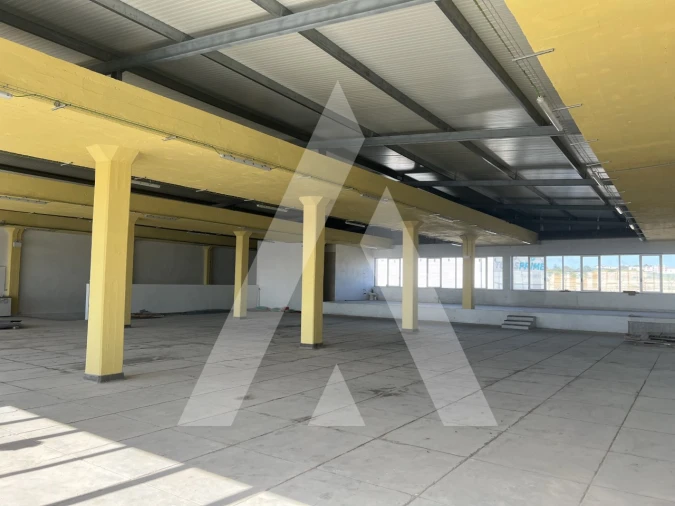 Armazém para Venda em Sacavém e Prior Velho Foto 5