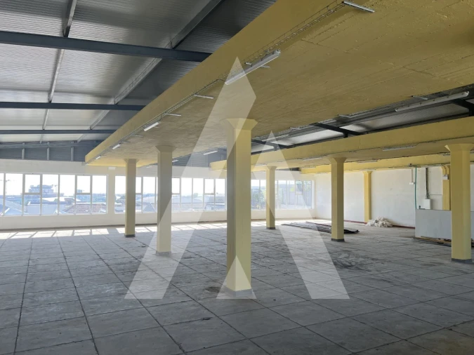 Armazém para Venda em Sacavém e Prior Velho Foto 7