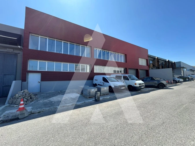 Armazém para Venda em Sacavém e Prior Velho