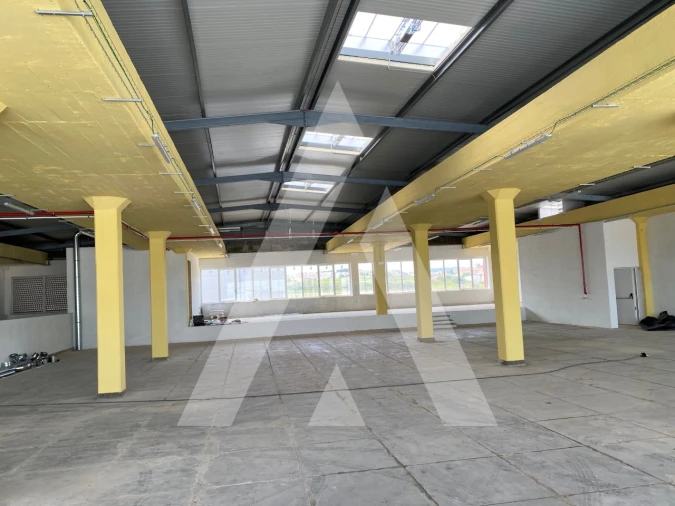 Armazém para Venda em Sacavém e Prior Velho Foto 19