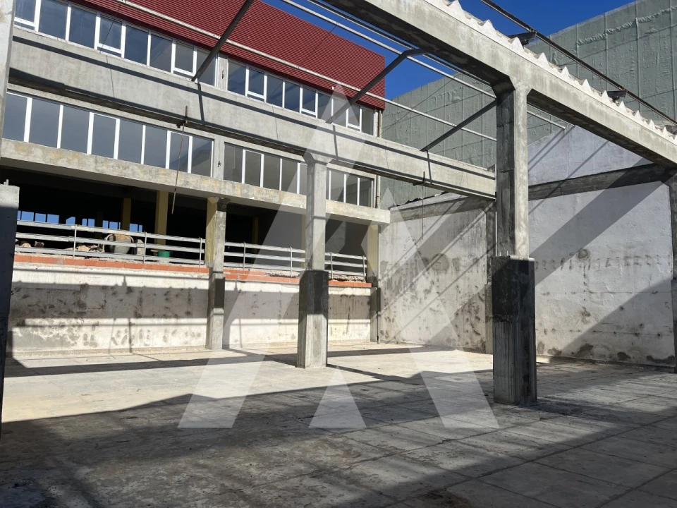 Armazém para Venda em Loures Foto 1