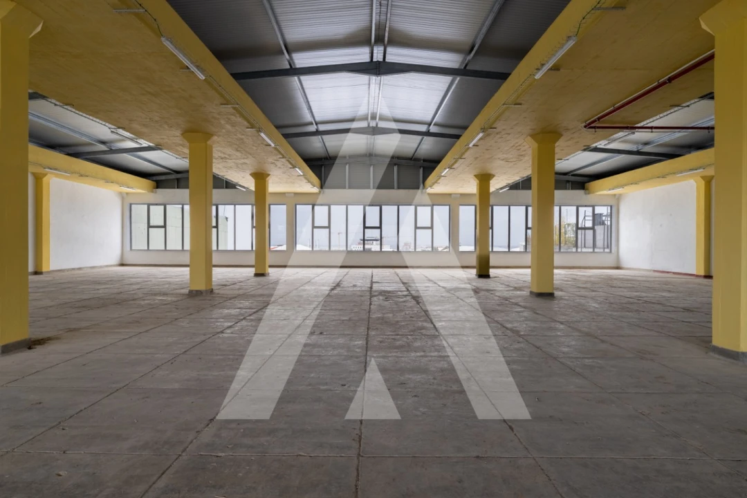 Armazém para Venda em Loures Foto 1