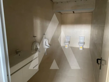 Armazém para Venda em Loures