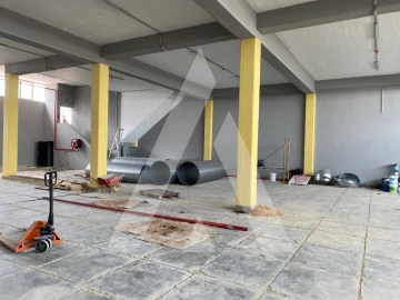 Armazém para Venda em Loures