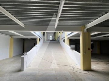 Armazém para Venda em Loures