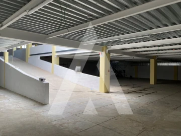 Armazém para Venda em Loures