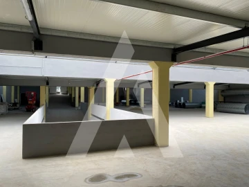 Armazém para Venda em Loures