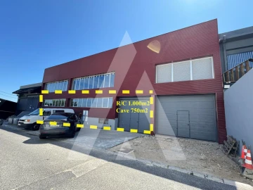 Armazém para Venda em Loures