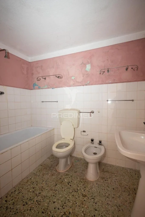 Moradia T4 para Venda em Capelins (Santo Antonio)