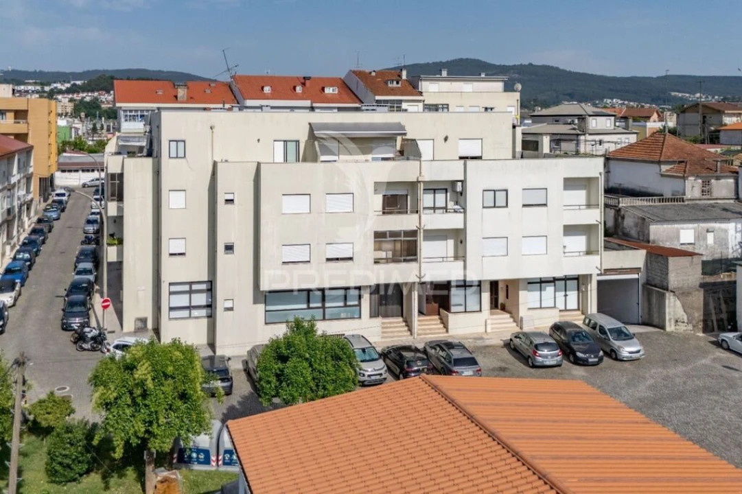 Apartamento T3 para Venda em Ferreiros e Gondizalves Foto 1