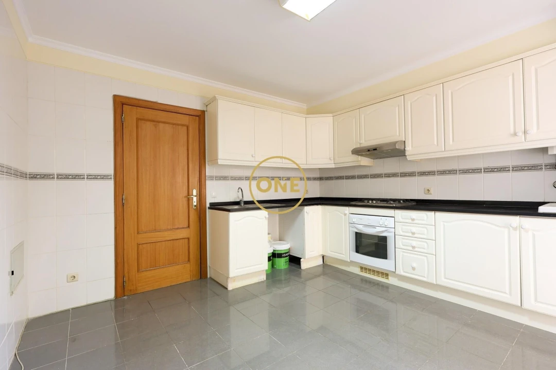 Apartamento T1 para Venda em São Martinho Foto 6