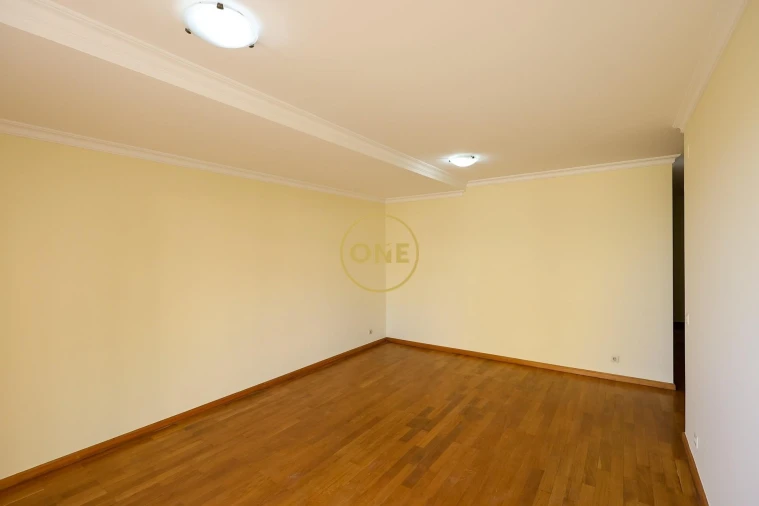 Apartamento T1 para Venda em São Martinho Foto 4
