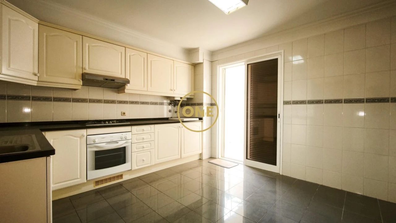 Apartamento T1 para Venda em São Martinho Foto 12