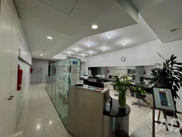 Loja para Venda em Mafamude e Vilar do Paraíso